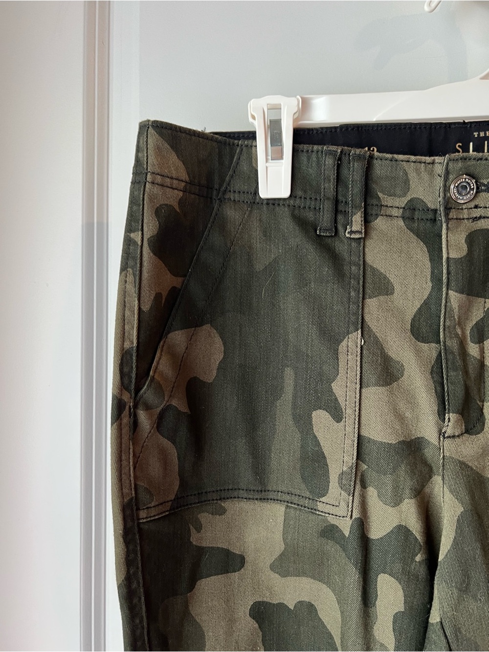 White House Black Market Camouflage The Slim Ankle jeans. Size 12 - Picture 3 of 13